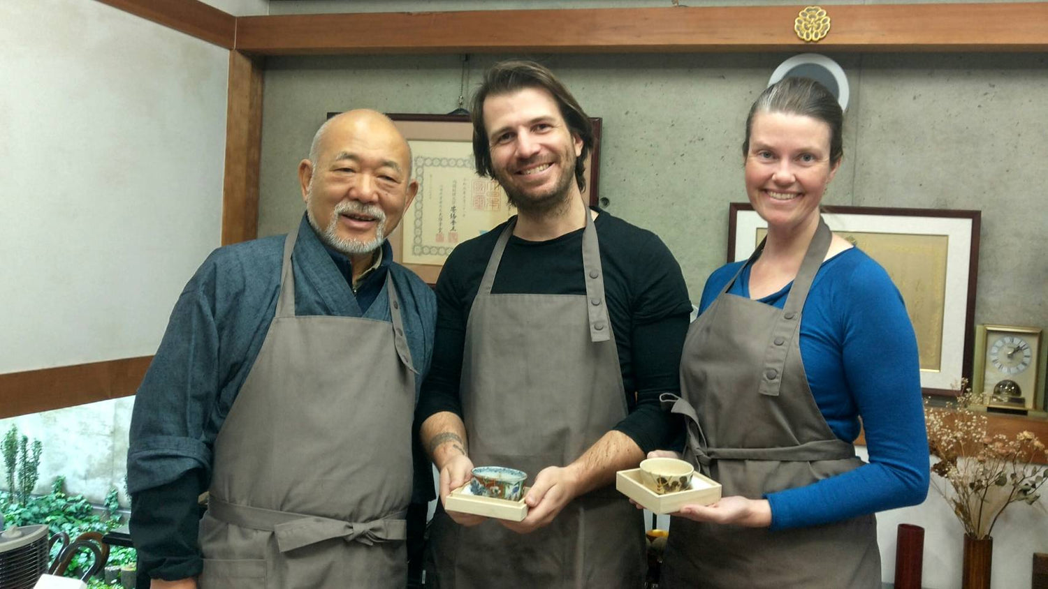 Tourist learning Kintsugi pottery repair in Kyoto workshop